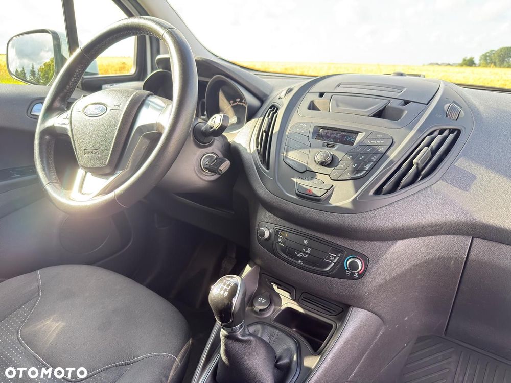 Ford Transit Courier - 11
