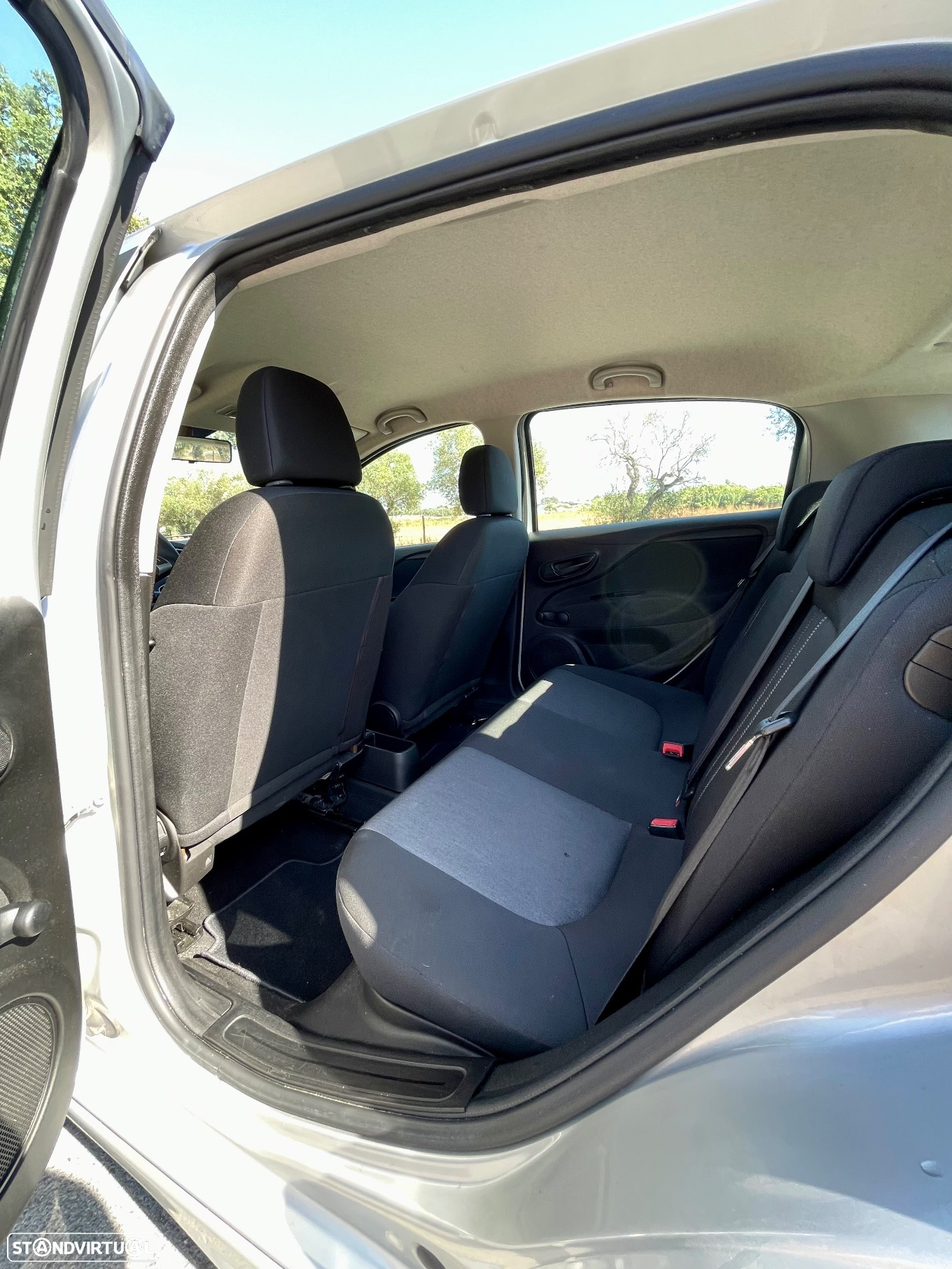 Fiat Punto 1.2 Lounge S&S - 19