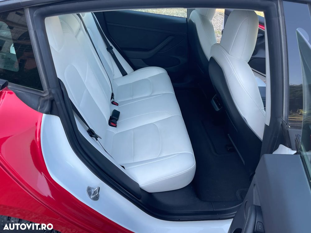 Tesla Model 3 - 6