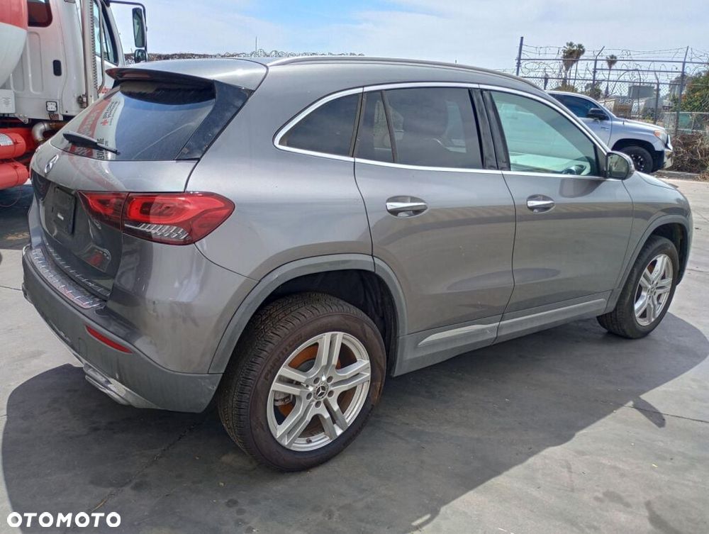 Mercedes-Benz GLA 250 8G-DCT - 23