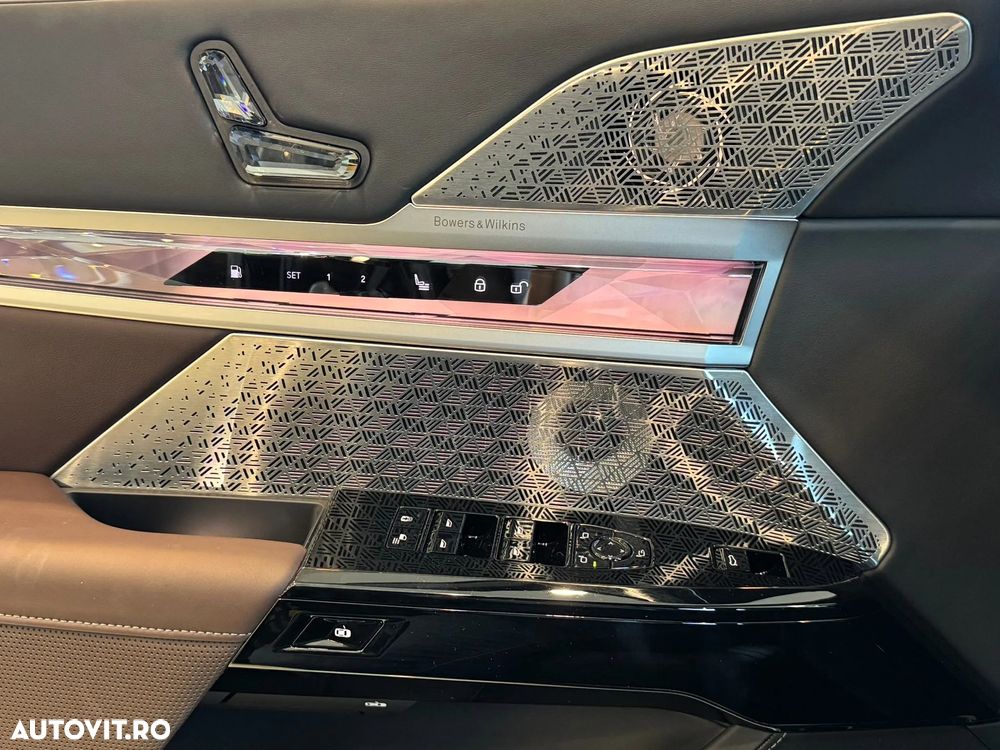 BMW M7 M760e xDrive AT PHEV - 19