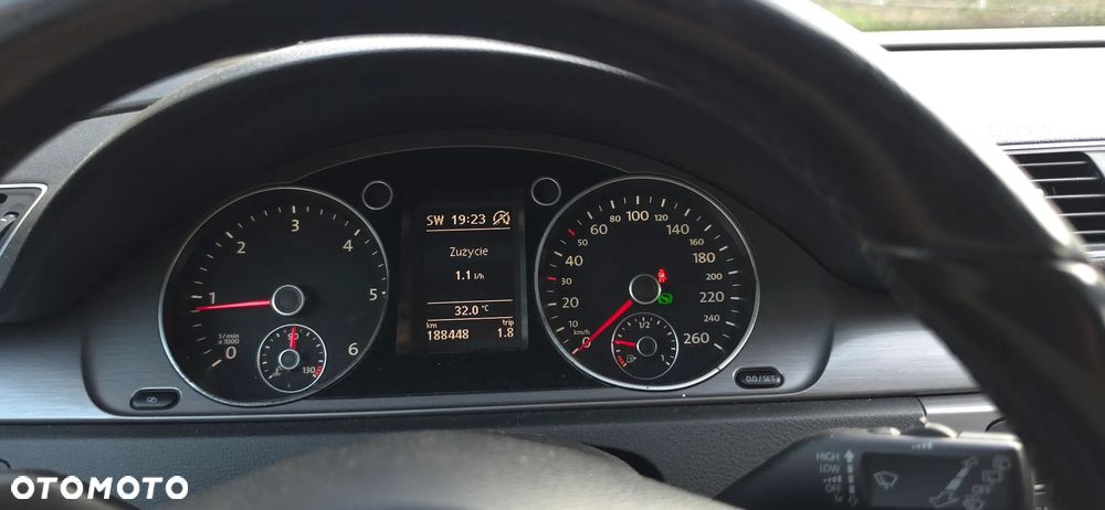 Volkswagen Passat 2.0 TDI Comfortline DSG - 23