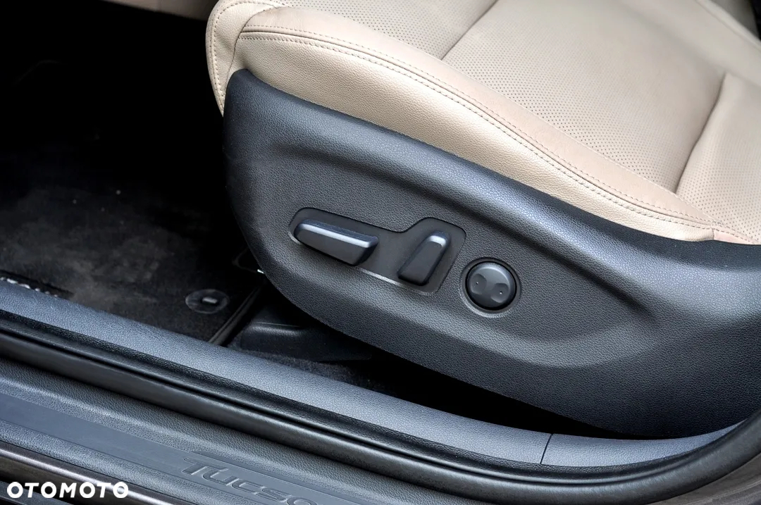Hyundai Tucson 2.0 CRDI BlueDrive Style 2WD - 17