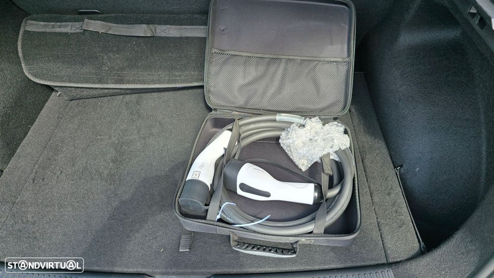 MG MG4 64 kWh Luxury - 56