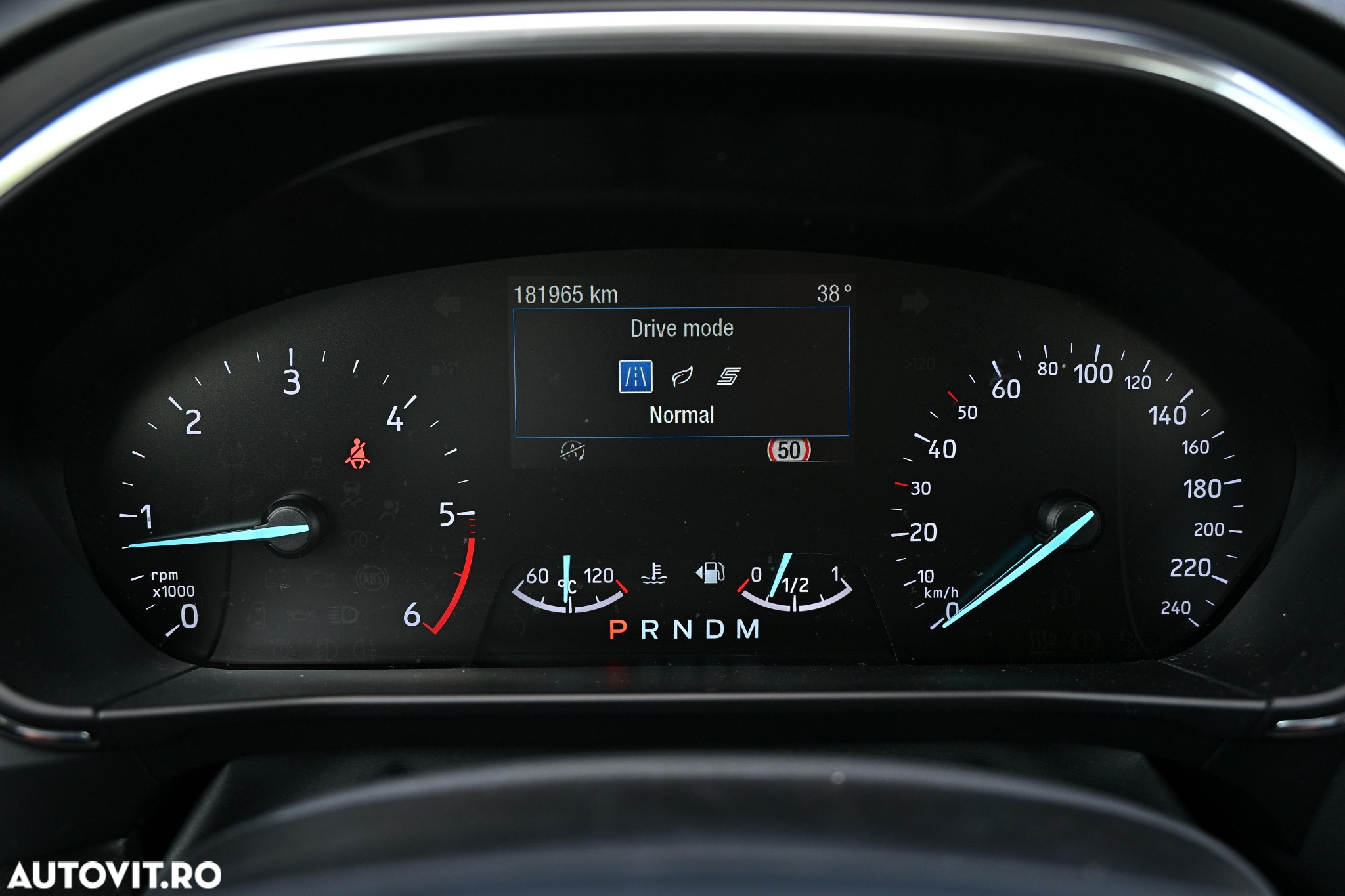 Ford Focus Turnier 1.5 EcoBlue Start-Stopp-System Aut. TITANIUM - 36