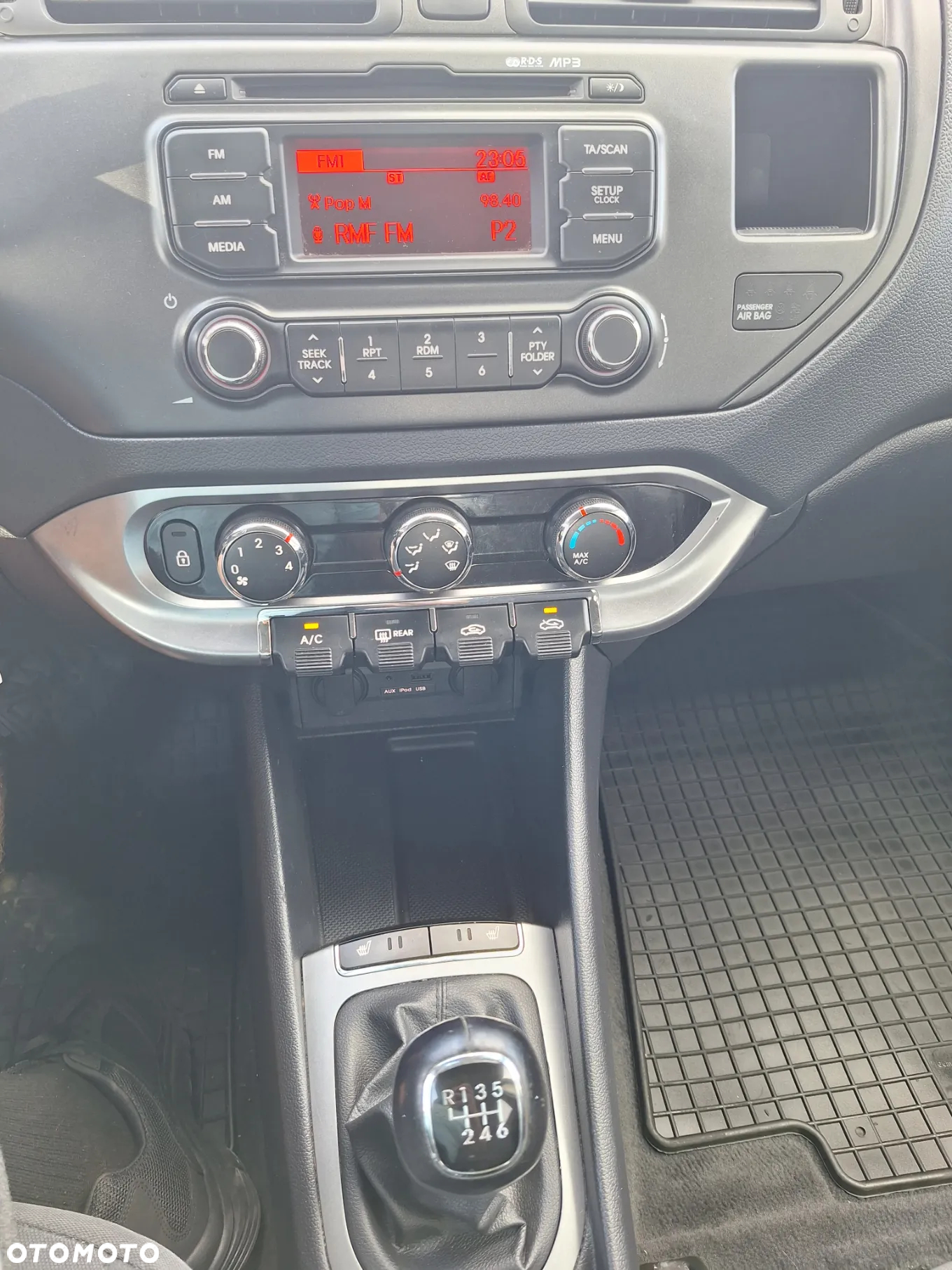 Kia Rio - 10