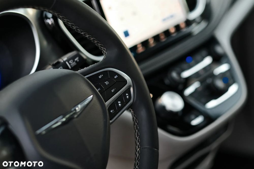 Chrysler Pacifica - 39