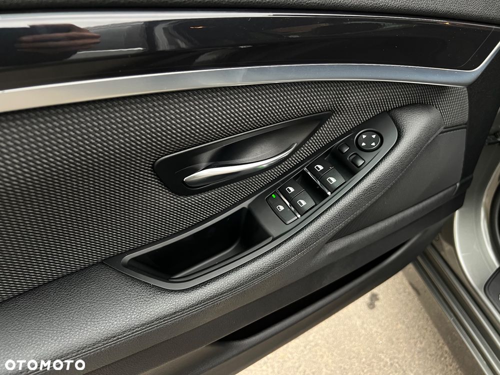 BMW Seria 5 525d Sport-Aut Modern Line - 33