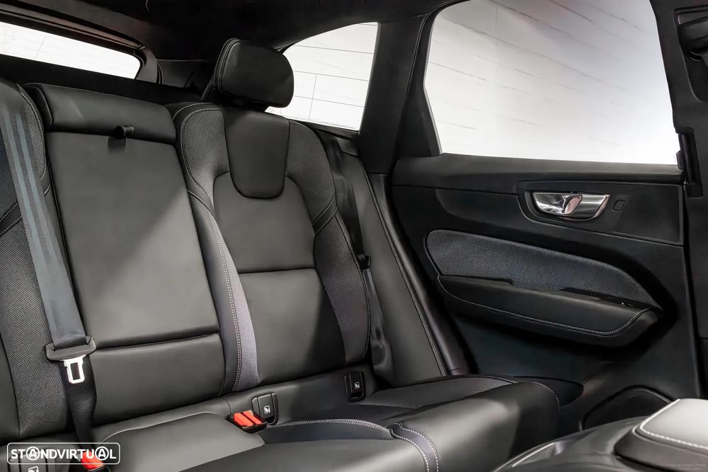 Volvo XC 60 2.0 T6 PHEV Black Edition AWD - 13