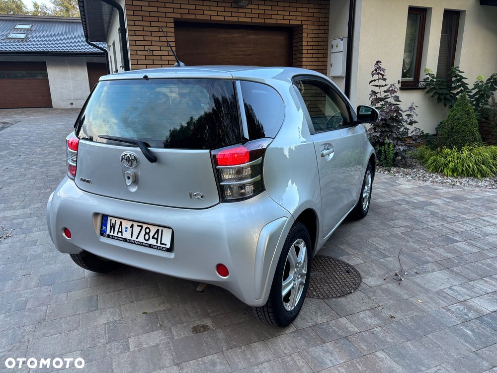Toyota iQ - 5