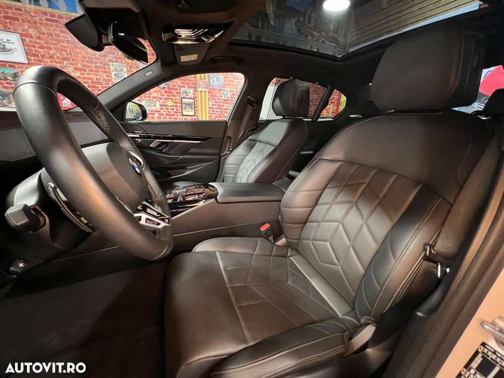 BMW Seria 5 520i AT MHEV - 13