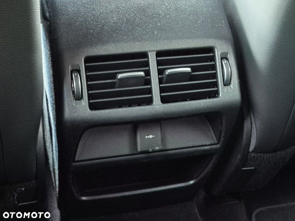 Land Rover Discovery Sport - 26