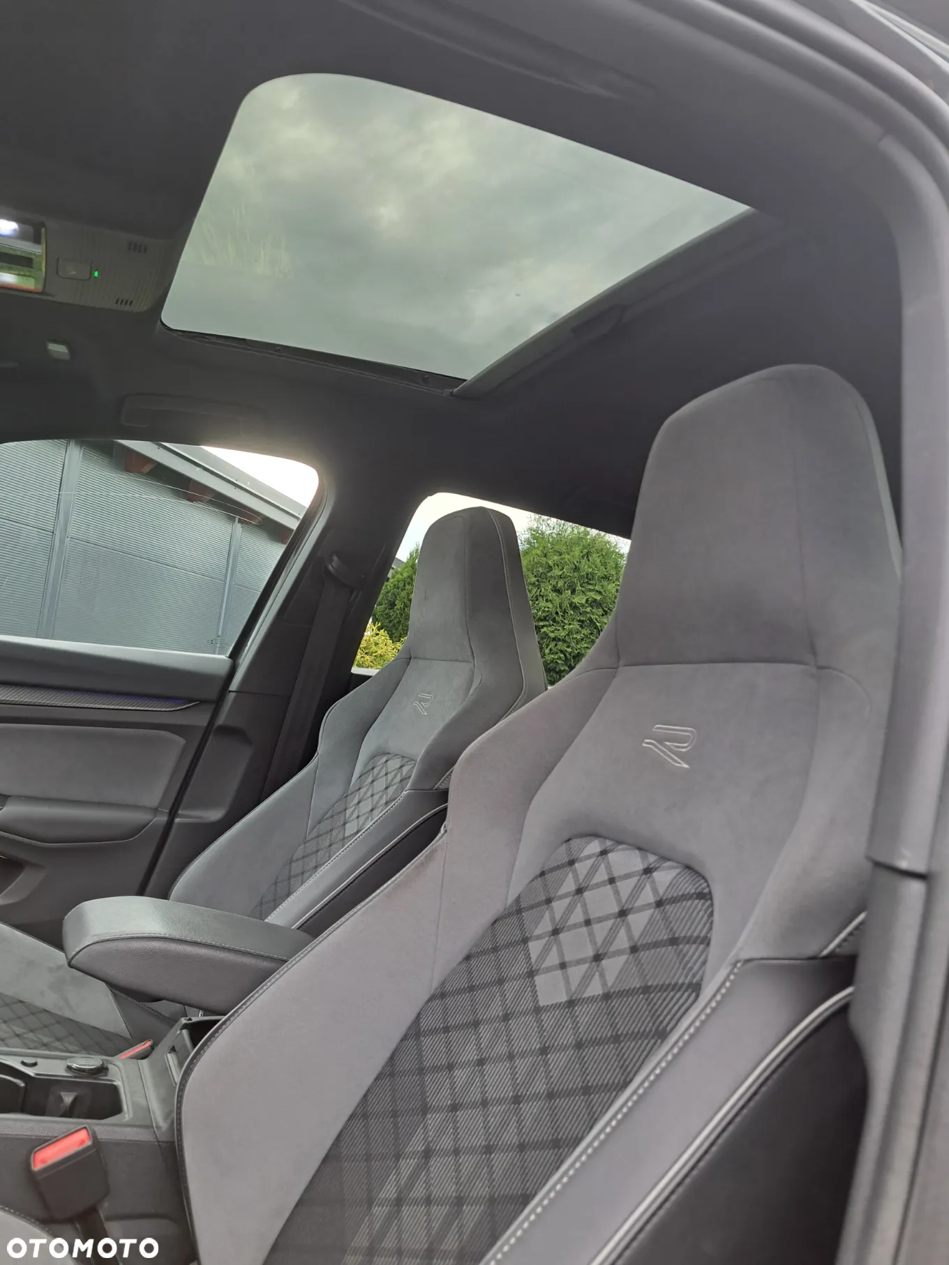 Volkswagen Golf 2.0 TDI SCR DSG R-Line - 4