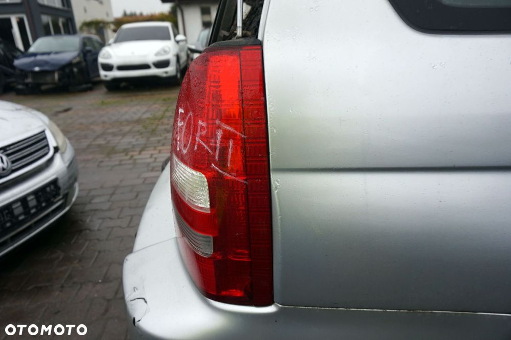 LAMPA TYLNA PRAWA FORESTER II SG 84201SA060 SUBARU 2002-2006 - 2