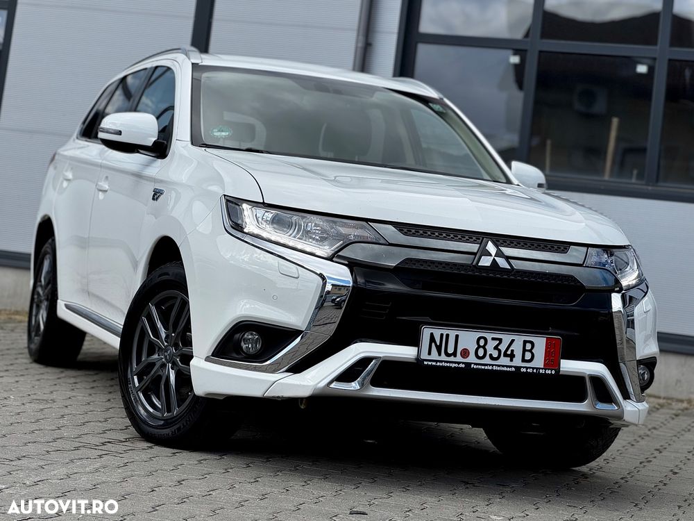 Mitsubishi Outlander 2.4 4WD Plug-In Hybrid Plus - 24