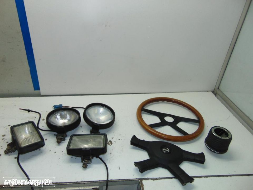 Volante em madeira Momo - 1