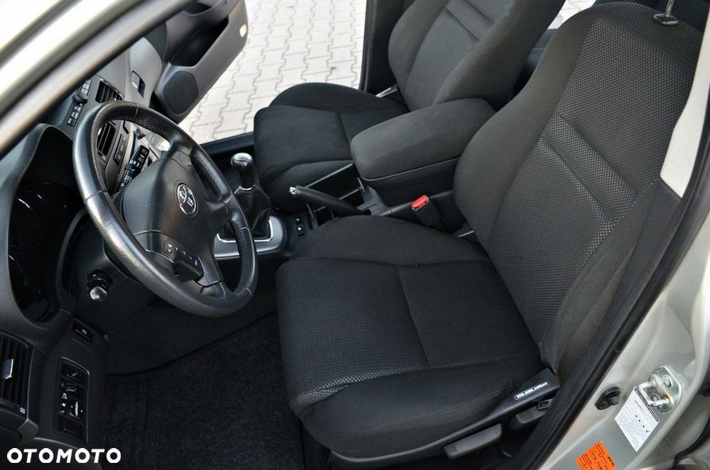 Toyota Avensis - 21
