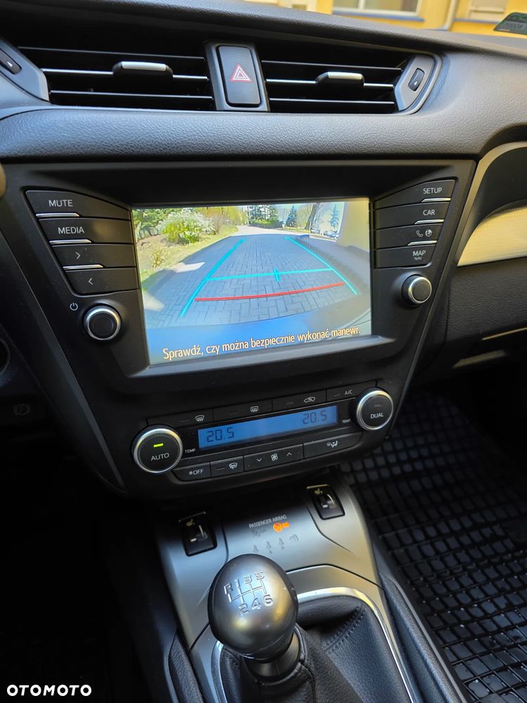 Toyota Avensis 2.0 D-4D Premium - 14
