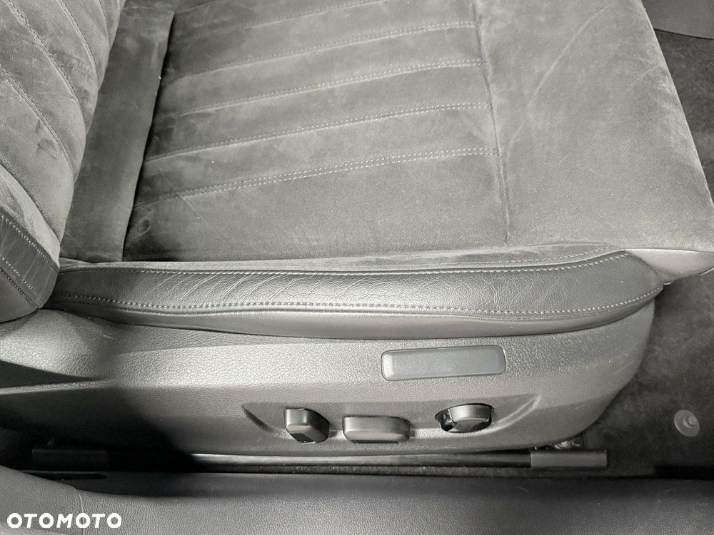 Skoda Superb 2.0 TDI DSG Sportline - 28