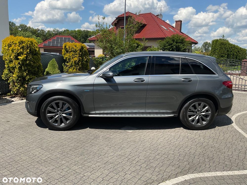 Mercedes-Benz GLC 250 4Matic 9G-TRONIC AMG Line - 25