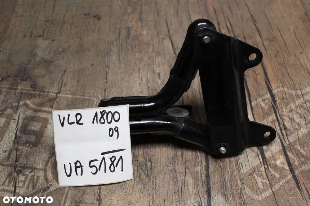 Uchwyt mocowanie tłumika Suzuki VLR1800 Intruder Boulevard - 1