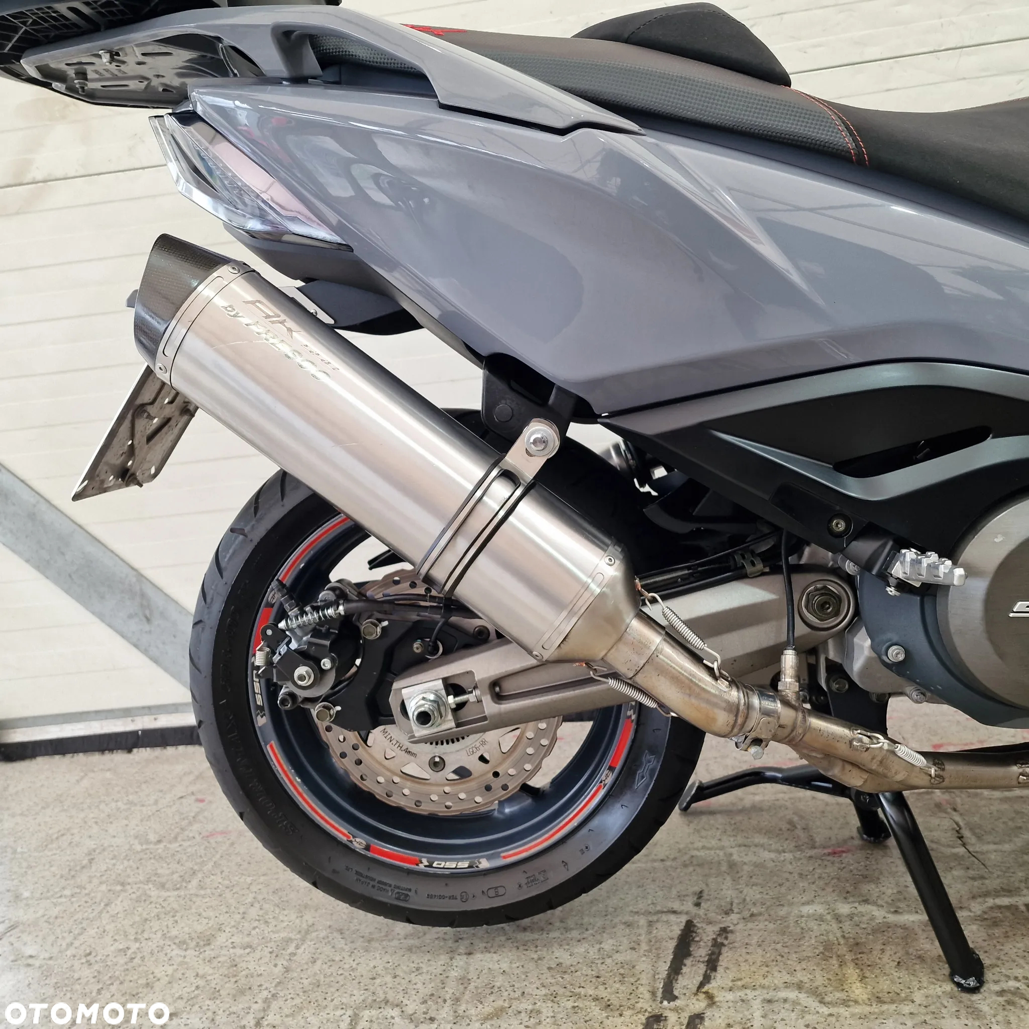 Kymco AK 550 - 24
