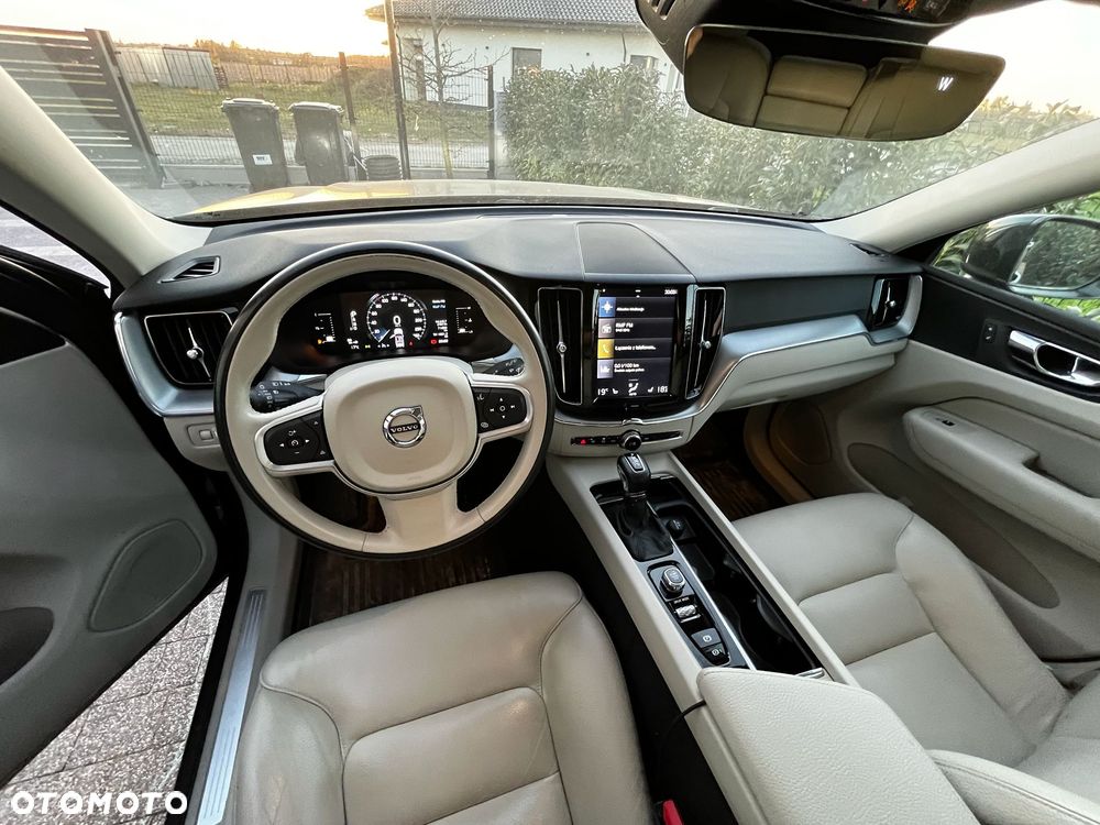 Volvo XC 60 T5 Momentum - 3