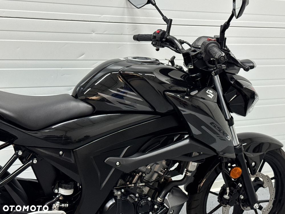 Suzuki GSX - 6