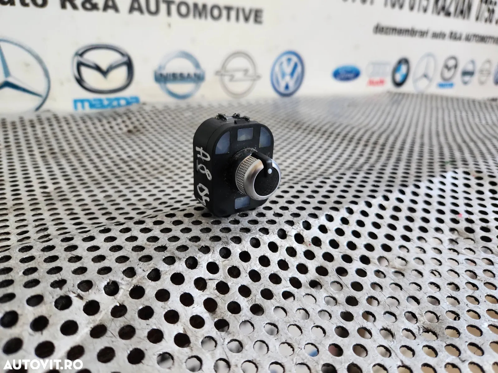 Buton Joystick Regraj Oglinzi Audi A8 4H D4 An 2010-2011-2012-2013-2014-2015-2016-2017 Volan Stanga Dezmembrez Audi A8 4H D4 3.0 Tdi Quattro Motor CDT Cutie MXU Volan Stanga - Dezmembrari Arad - 4