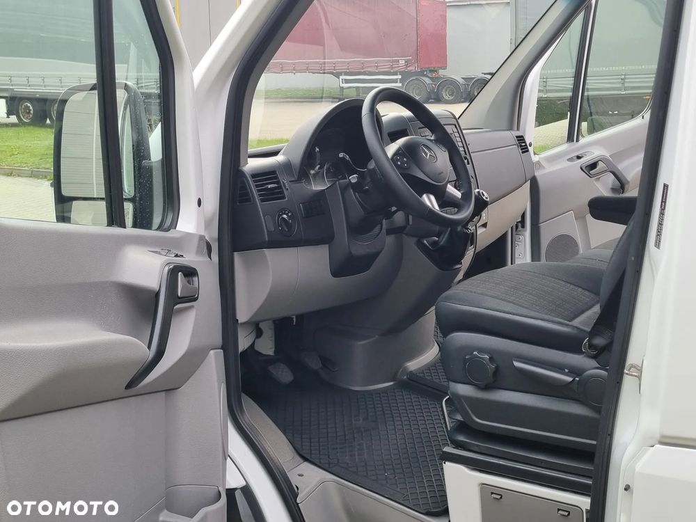 Mercedes-Benz Sprinter - 21