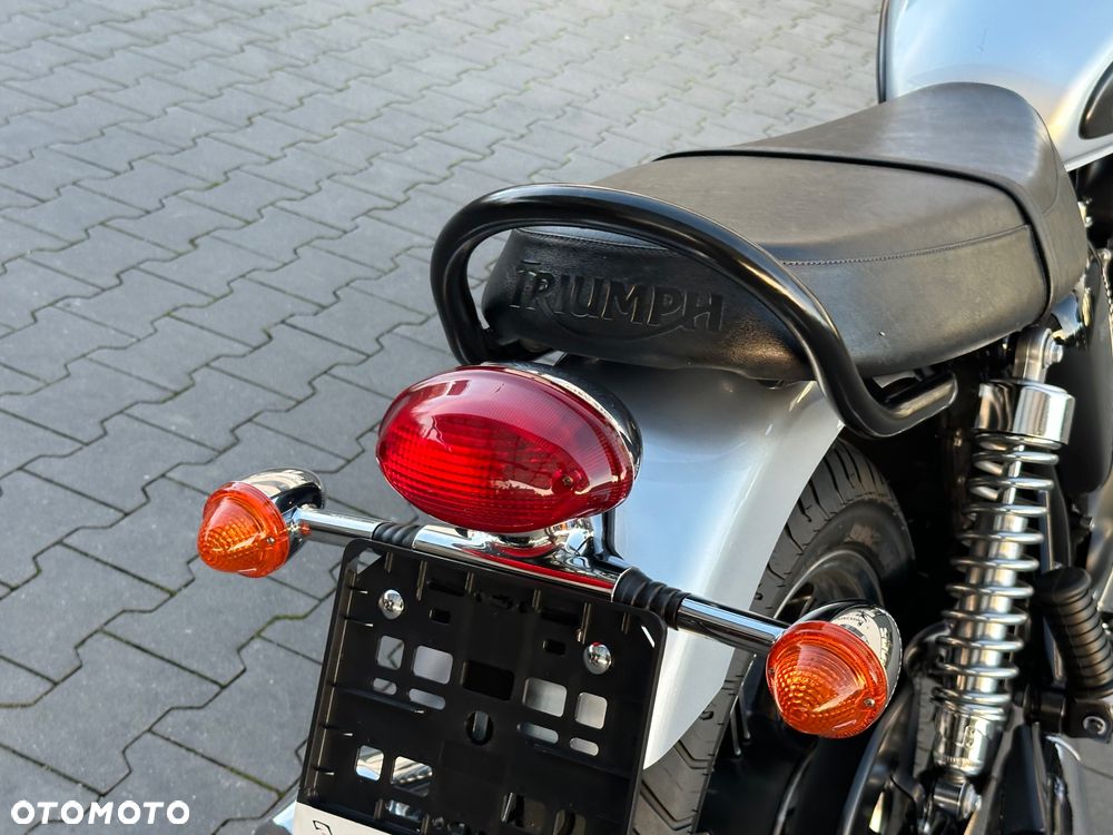 Triumph Bonneville - 11