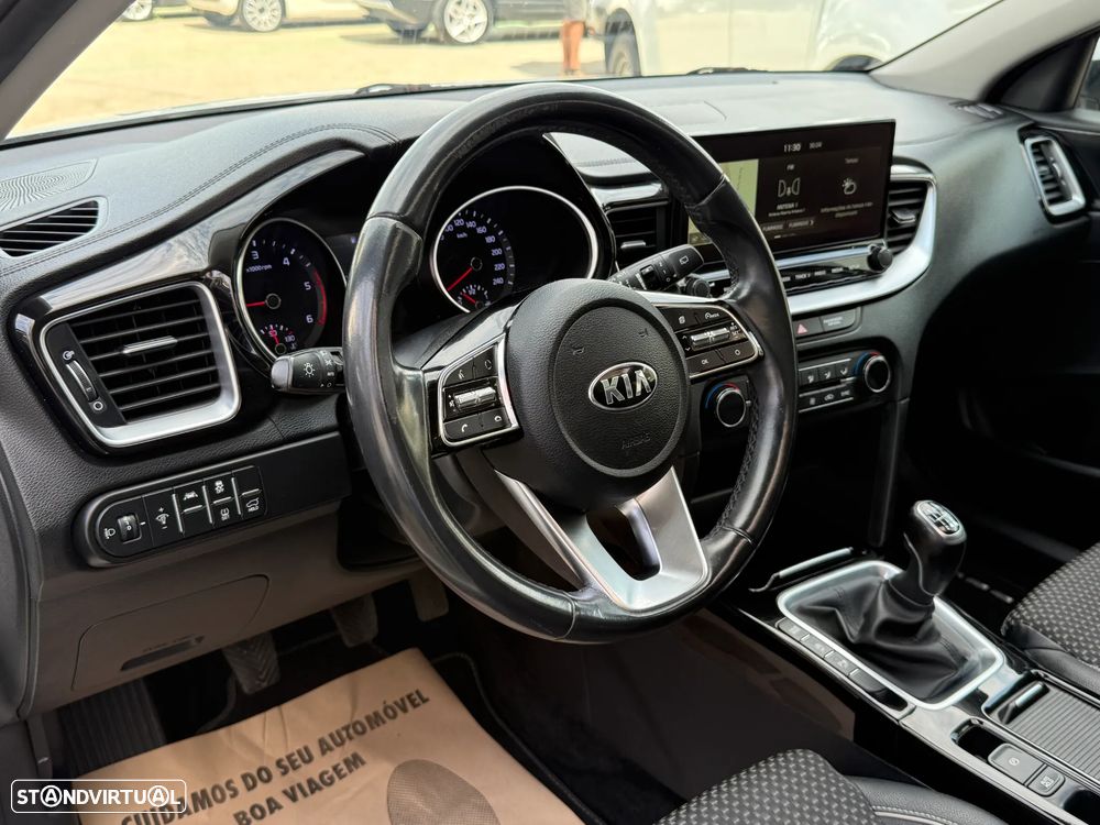 Kia Ceed SW 1.6 CRDi MHEV Drive+SRF - 13
