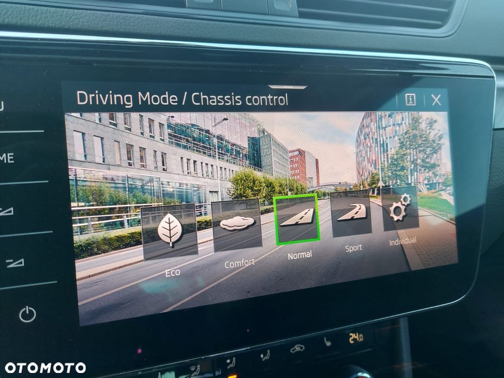 Skoda Superb 2.0 TDI DSG Sportline - 30