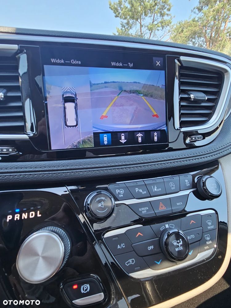 Chrysler Pacifica - 31
