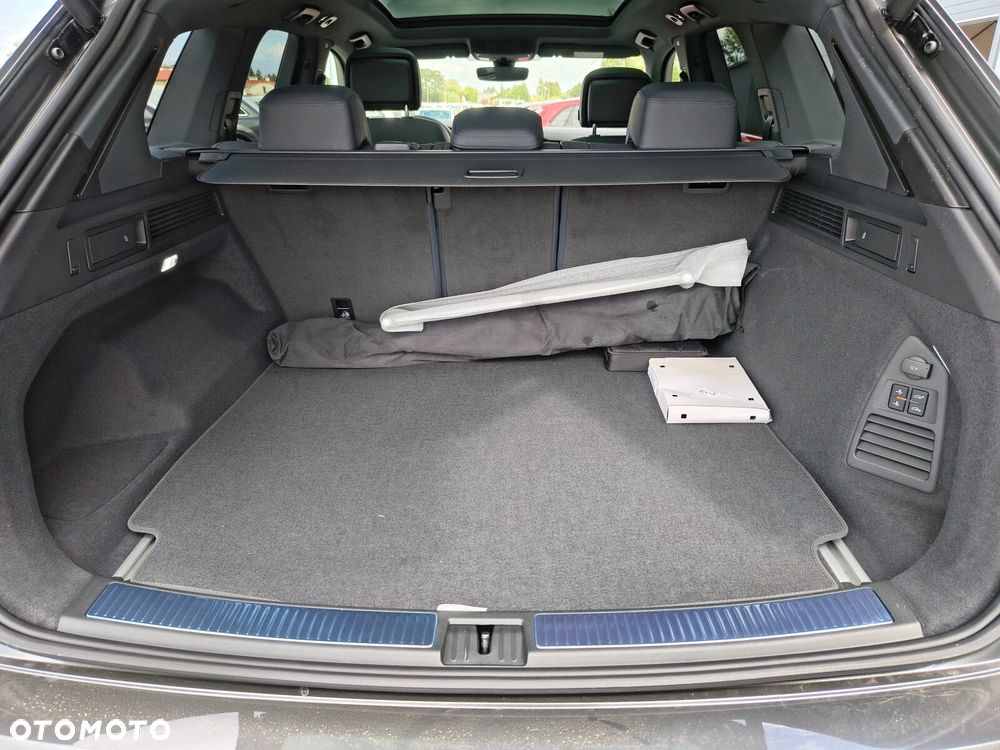 Volkswagen Touareg - 11