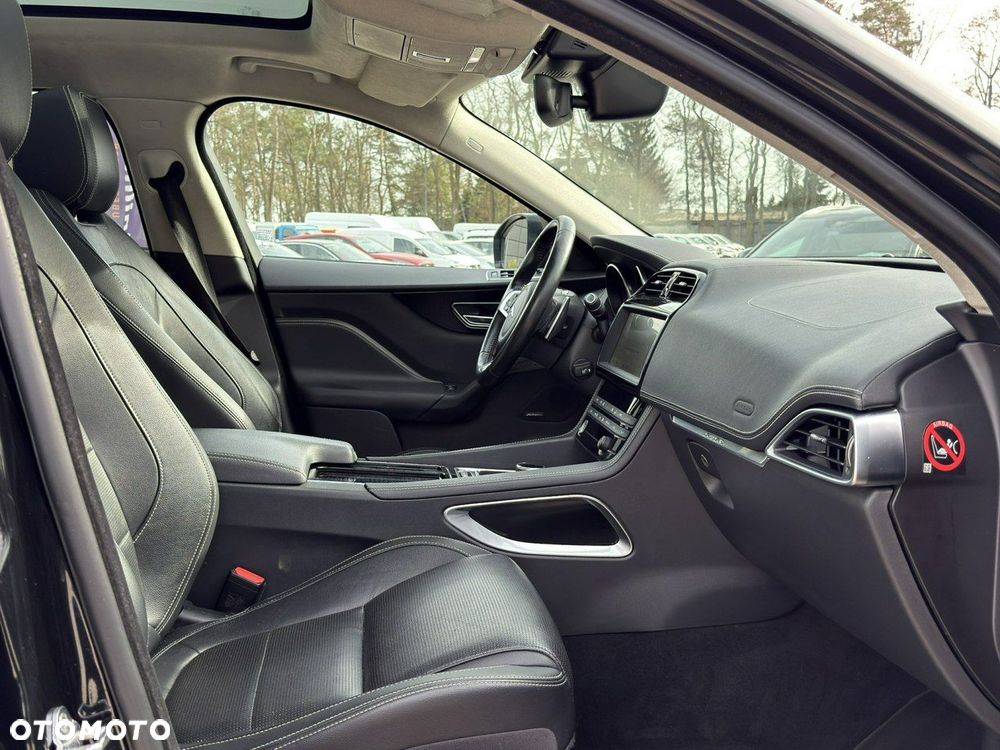 Jaguar F-Pace 2.0 i4D AWD R-Sport - 25