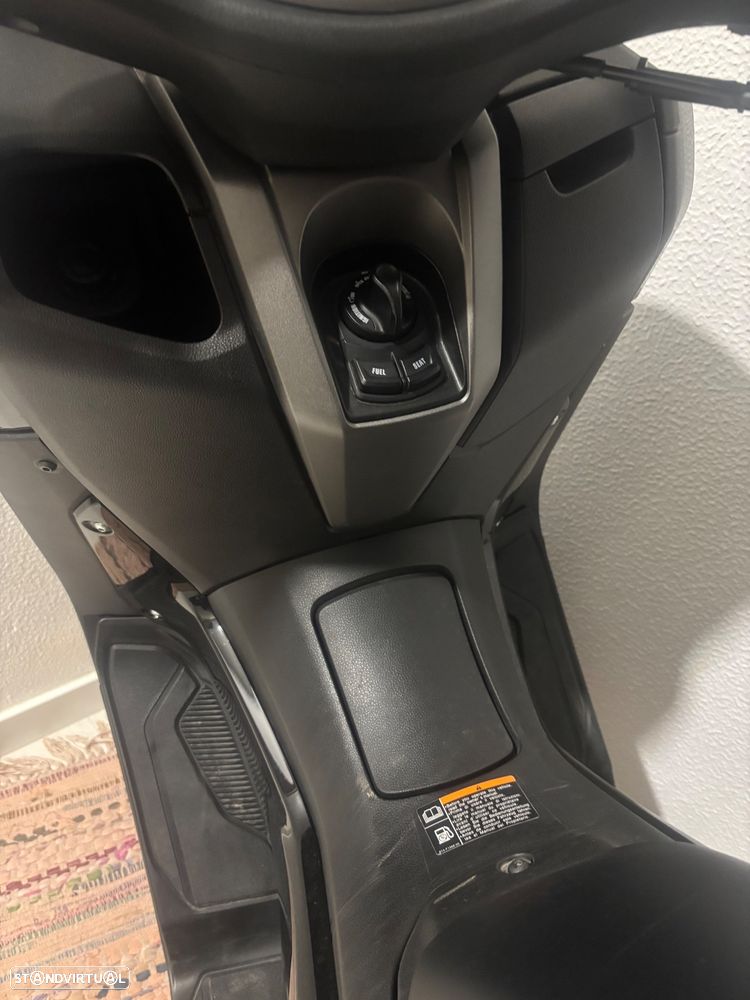 Yamaha NMAX - 8