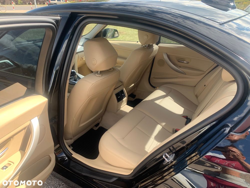 BMW Seria 3 320i Edition M Sport Shadow - 18