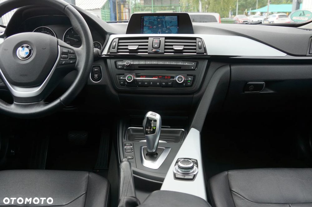 BMW Seria 3 320d Touring xDrive - 13