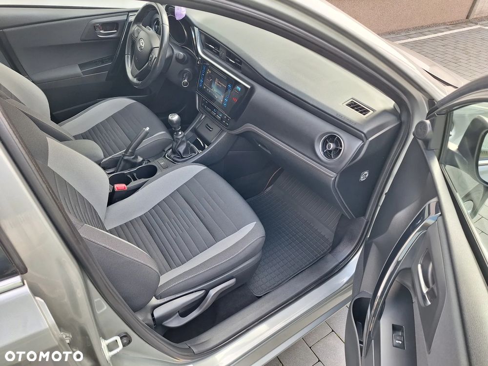 Toyota Auris 1.6 Premium Comfort - 26