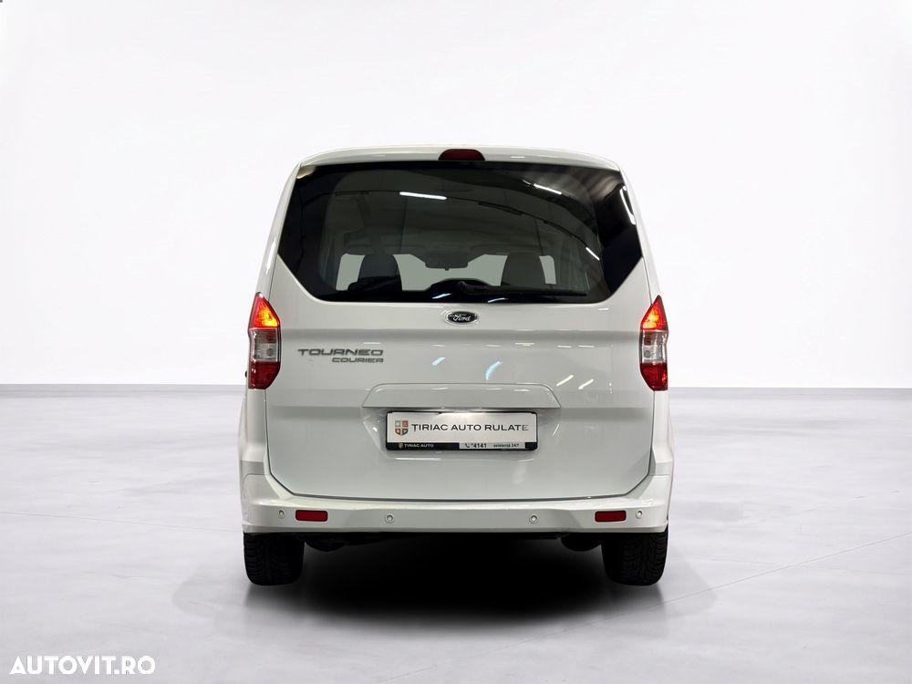 Ford TOURNEO - 5
