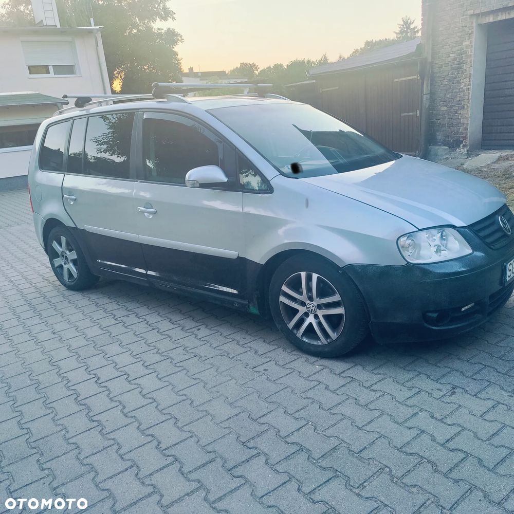 Volkswagen Touran 2.0 TDI DPF Highline - 3