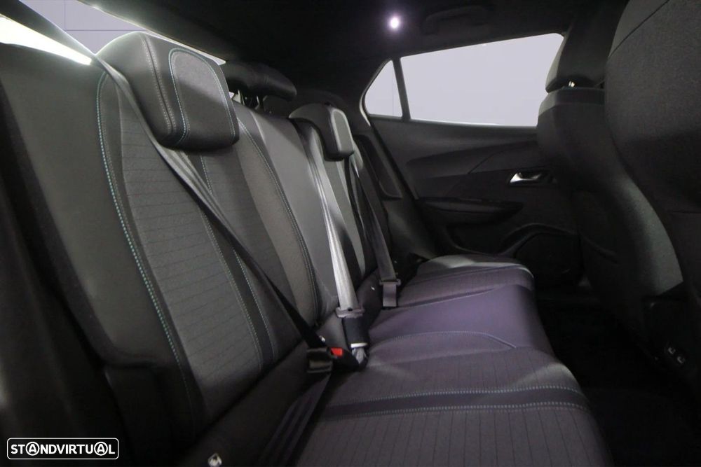 Peugeot e-2008 - 13