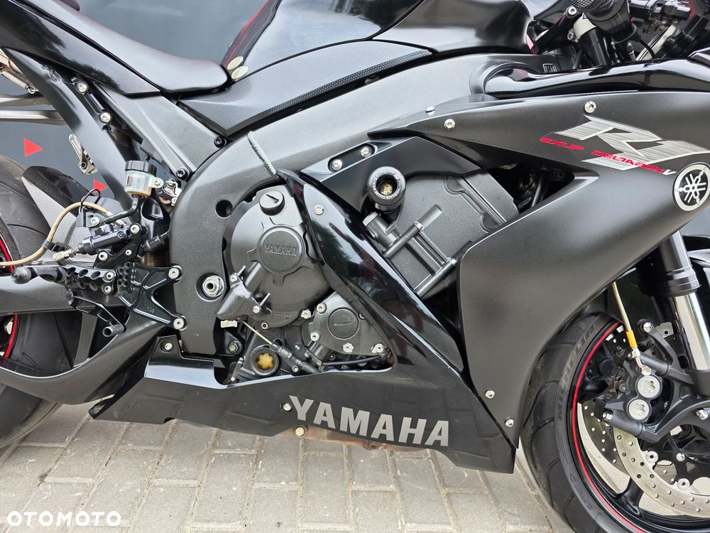 Yamaha R1 - 31