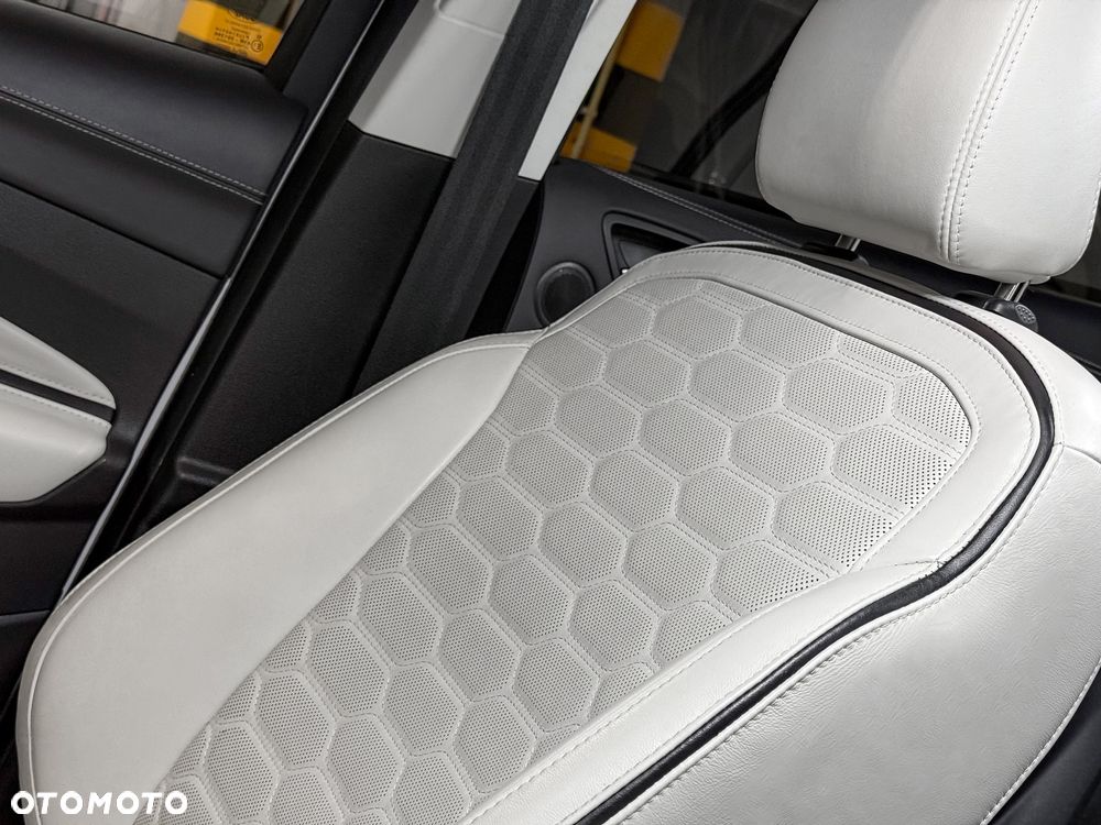 Ford Kuga 2.0 TDCi 4x4 Vignale - 28