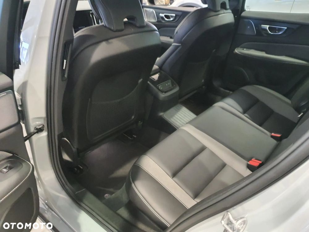 Volvo S60 B4 B Ultimate Dark - 11