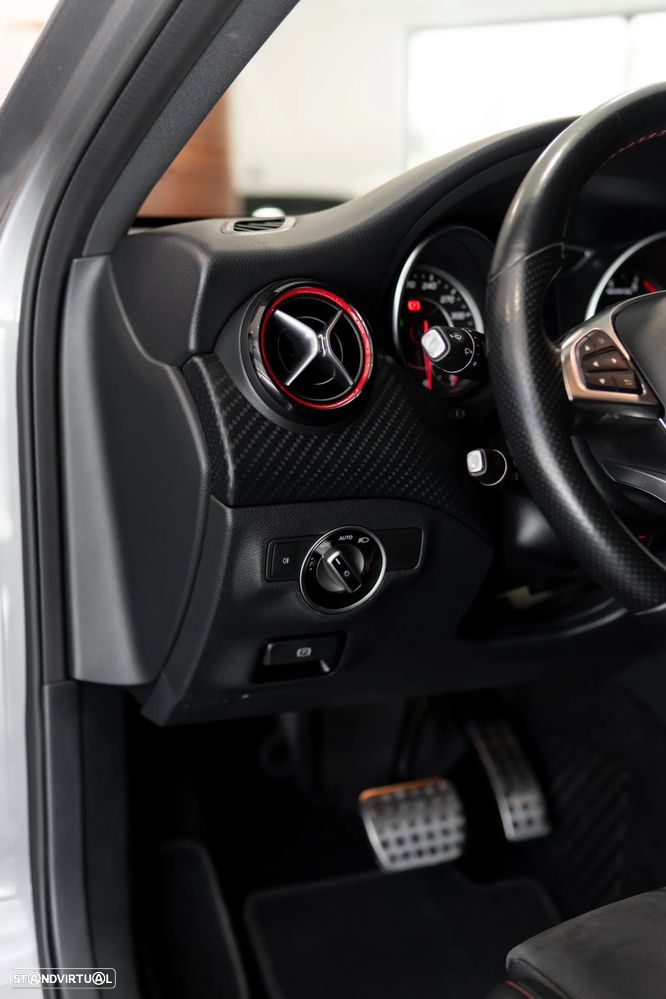 Mercedes-Benz A 45 AMG 4Matic Speedshift 7G-DCT - 36