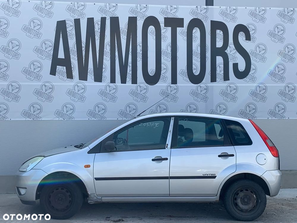 FORD FIESTA 2004 *SAMOCHÓD NA CZĘŚCI* 1534 MASKA, LAMPA, DRZWI, LUSTERKO, ZDERZAK, GRILL, BŁOTNIK, KLAPA, BELKA, DESKA, FOTELE, KANAPA, ĆWIARTKA KIEROWNICA, TARCZE, ZACISKI, ZAWIESZENIE, KOMPLETNY PRZÓD, KOMPLETNY TYŁ, LICZNIK, ZEGARY, PRAWE LEWE PRZÓD TYŁ - 3