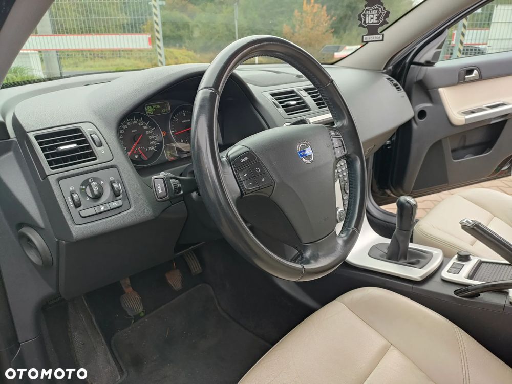 Volvo V50 D2 Momentum - 25