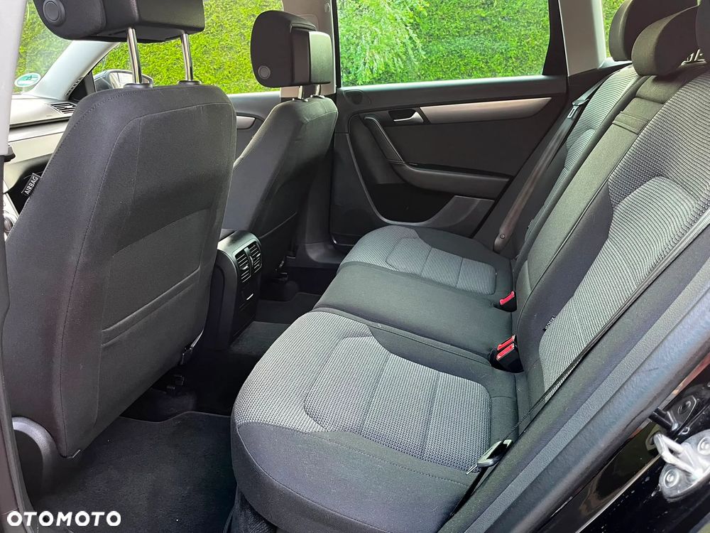 Volkswagen Passat 2.0 TDI Comfortline DSG - 14